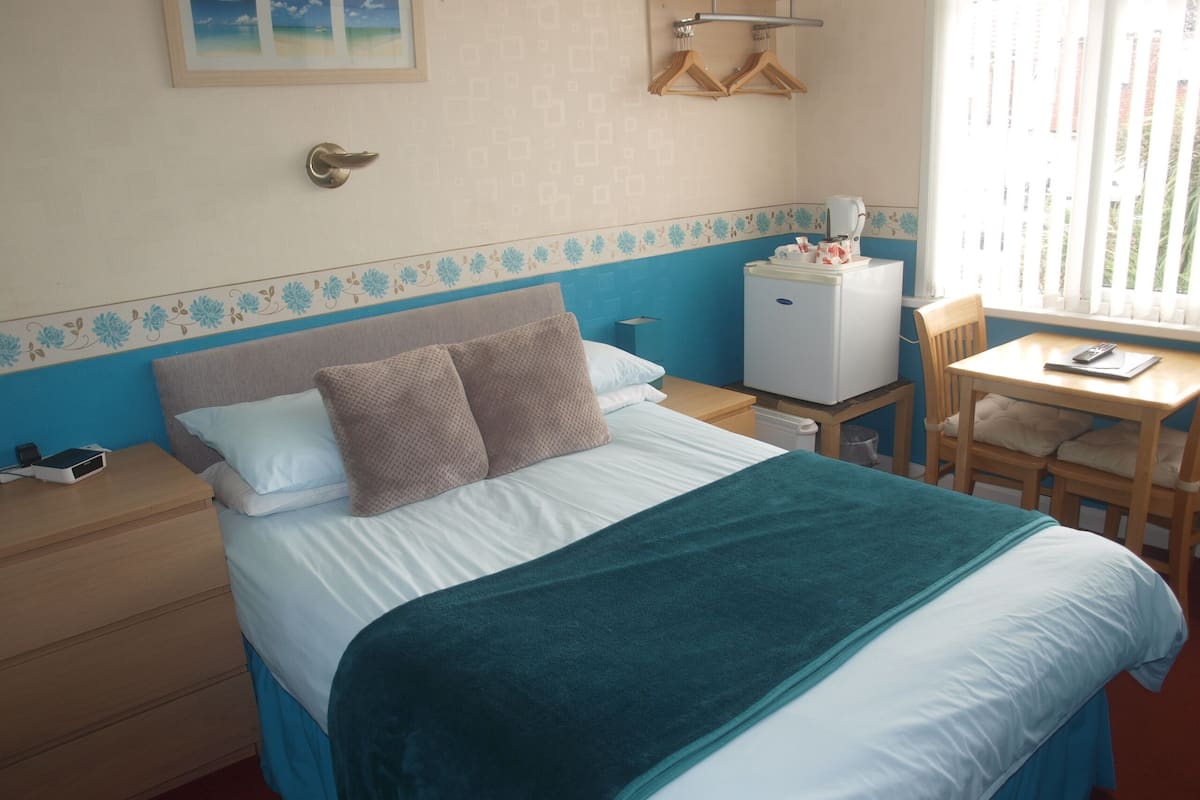 Chambre double, salle de bain attenante