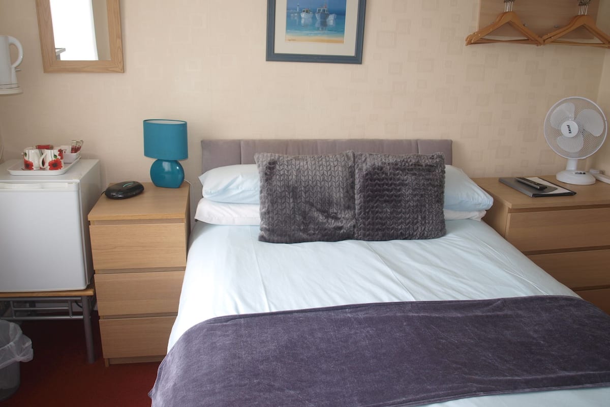 Standard Double Room, Ensuite, Garden View (Small)