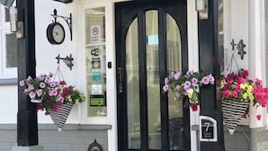 Exterior - The Bronte (Paignton)