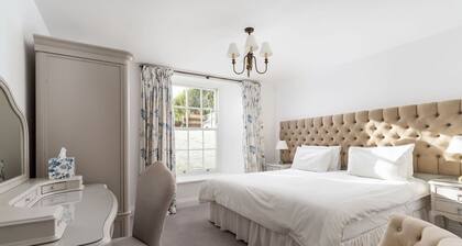 Camilla House Garden Flat