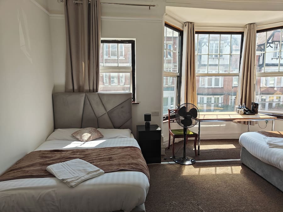 Quarto família, 1 quarto, para não fumantes, banheiro compartilhado | Escrivaninha, ferros/tábuas de passar roupa, Wi-Fi