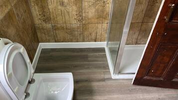 Shower, free toiletries, hair dryer, towels