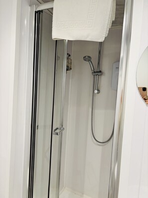 Single Room, Ensuite (Room 2) | Bathroom - Carnson House (Penzance)