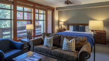 LĂ€genhet (Studio Condominium - Sleeps 4) | Vardagsrum | Platt-tv, eldstad, dvd-spelare och betalfilmer