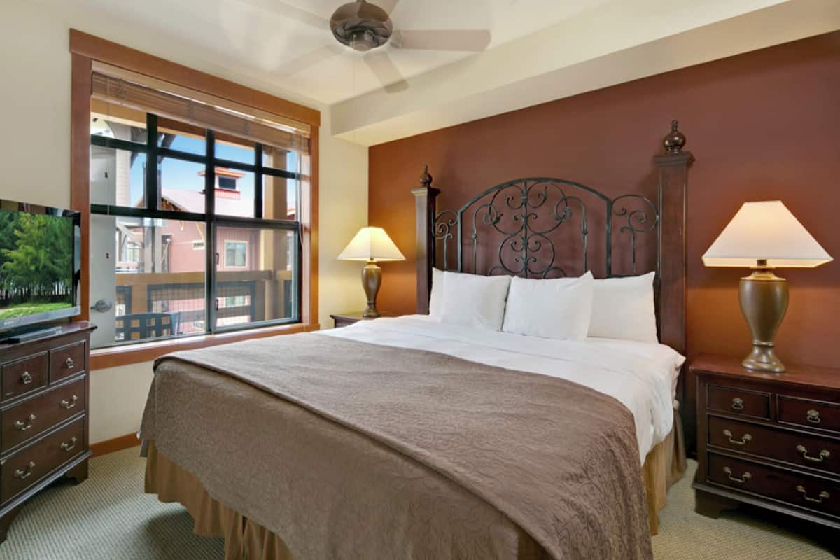 Hypo-allergenic bedding available, down comforters, pillowtop beds