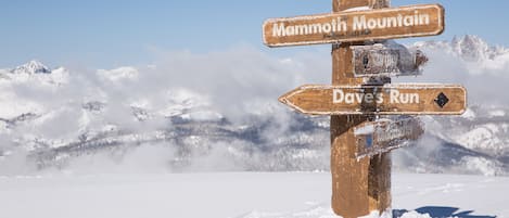 A wooden signpost with directional signs for Mammoth Mountain and Dave's Run.