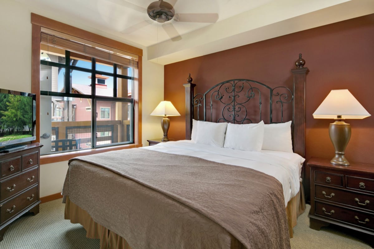 One Bedroom Condominium - Sleeps 4