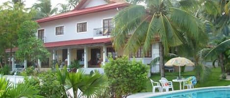 Outdoor pool, sun loungers
