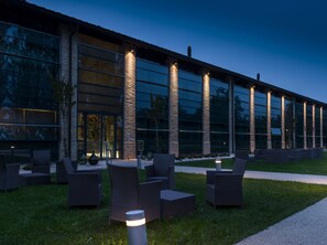 住宿正面 (夜晚)