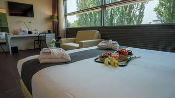 Suite Junior, 1 letto king | Materassi in memory foam, minibar, una cassaforte in camera