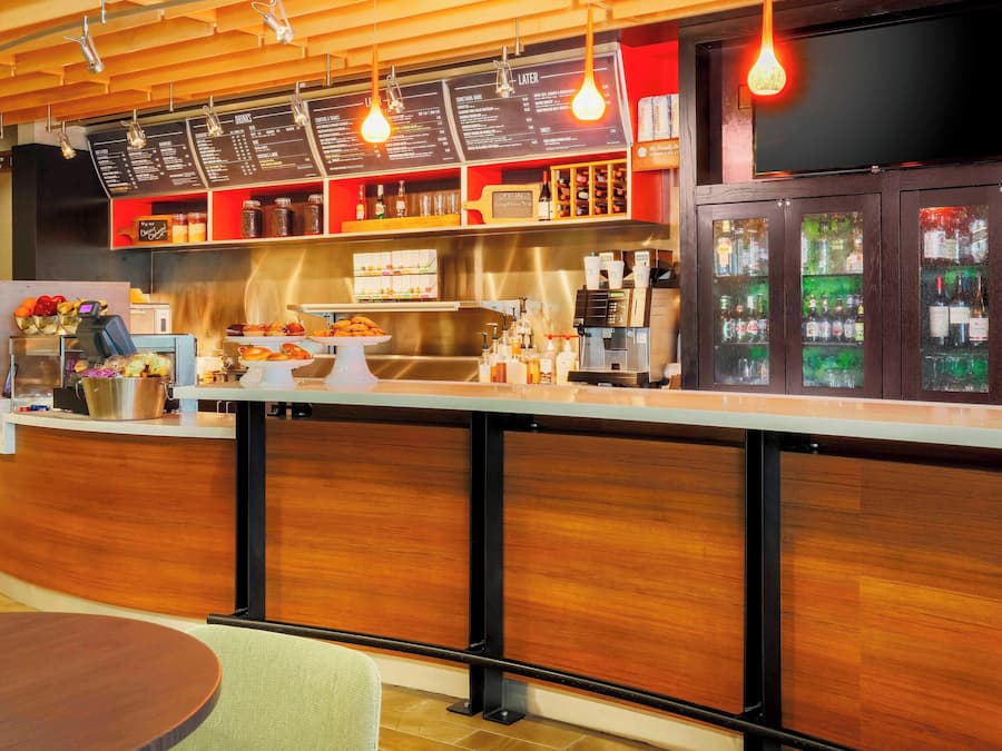 Petit déjeuner préparé sur commande servi en supplément