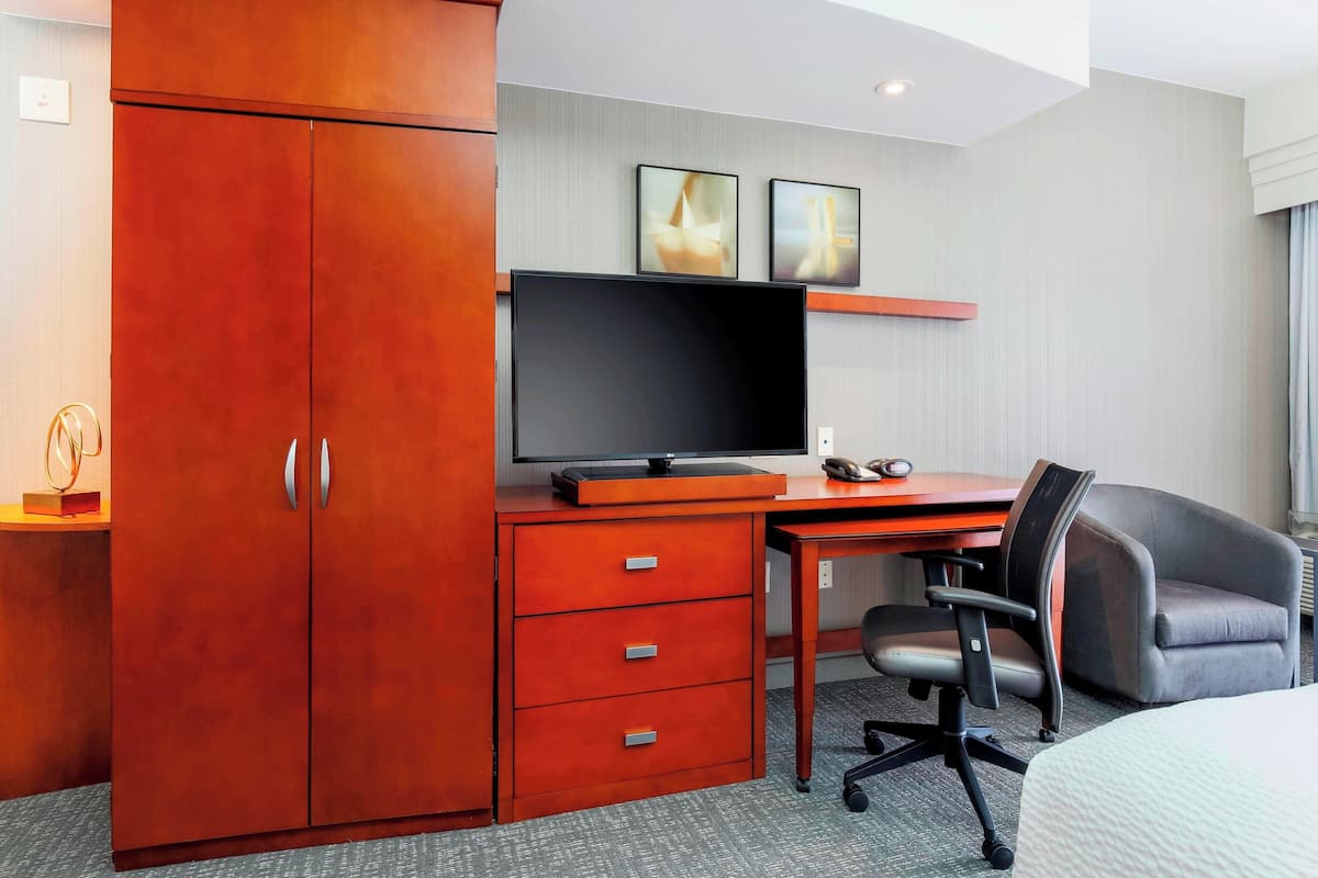 1 bedroom, premium bedding, in-room safe, desk