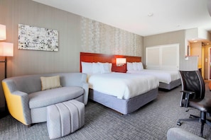 Roupas de cama premium, cofres nos quartos, escrivaninha