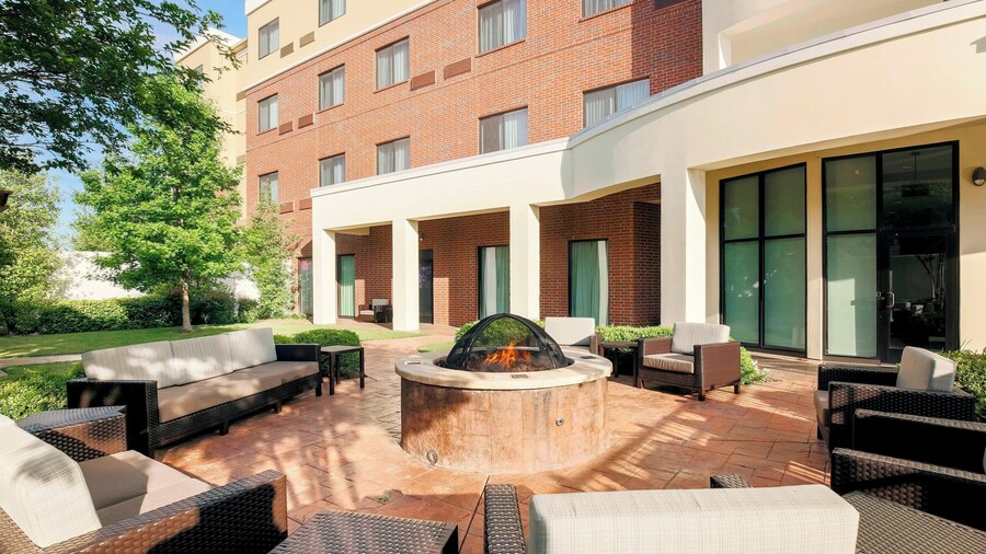 Courtyard by Marriott Dallas Arlington South