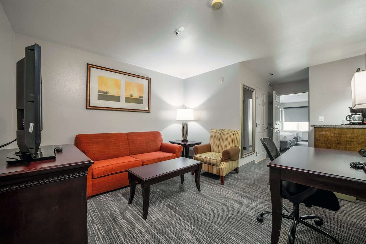 Suite, 2 camas Queen size, para no fumadores (Extended Stay) | Ropa de cama de alta calidad, escritorio y cortinas blackout