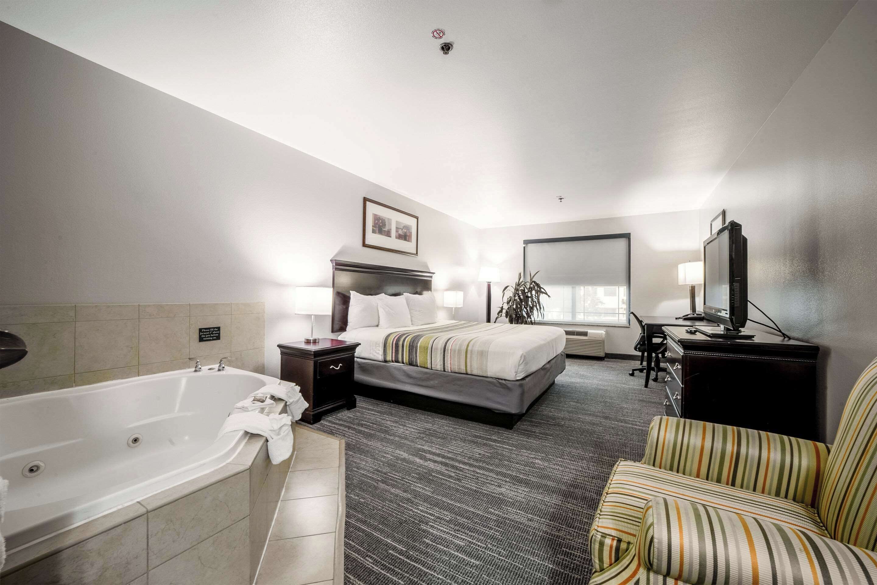 Suite, 1 King Bed, Non Smoking, Jetted Tub | Premium bedding, desk, blackout drapes, iron/ironing board