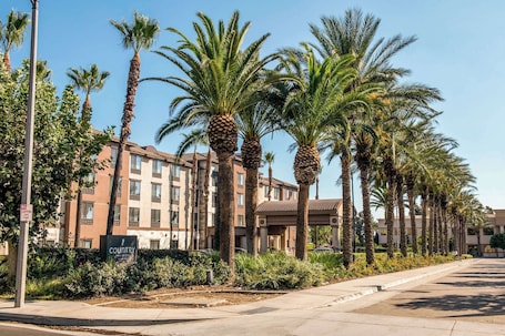 Exterior. Country Inn & Suites by Radisson, Ontario at Ontario Mills, CA