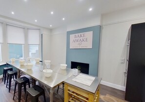 المنشأة من الداخل