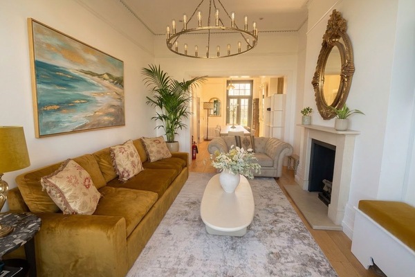 Luxury House | Living area | Smart TV, Netflix, streaming services