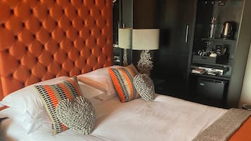 Egyptian cotton sheets, premium bedding, Select Comfort beds, minibar