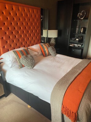 Egyptian cotton sheets, premium bedding, Select Comfort beds, minibar - Hastings House (St Leonards-On-Sea)
