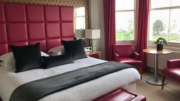 Luxury House | Egyptian cotton sheets, premium bedding, Select Comfort beds, minibar