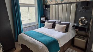 Luxury House | Egyptian cotton sheets, premium bedding, Select Comfort beds, minibar