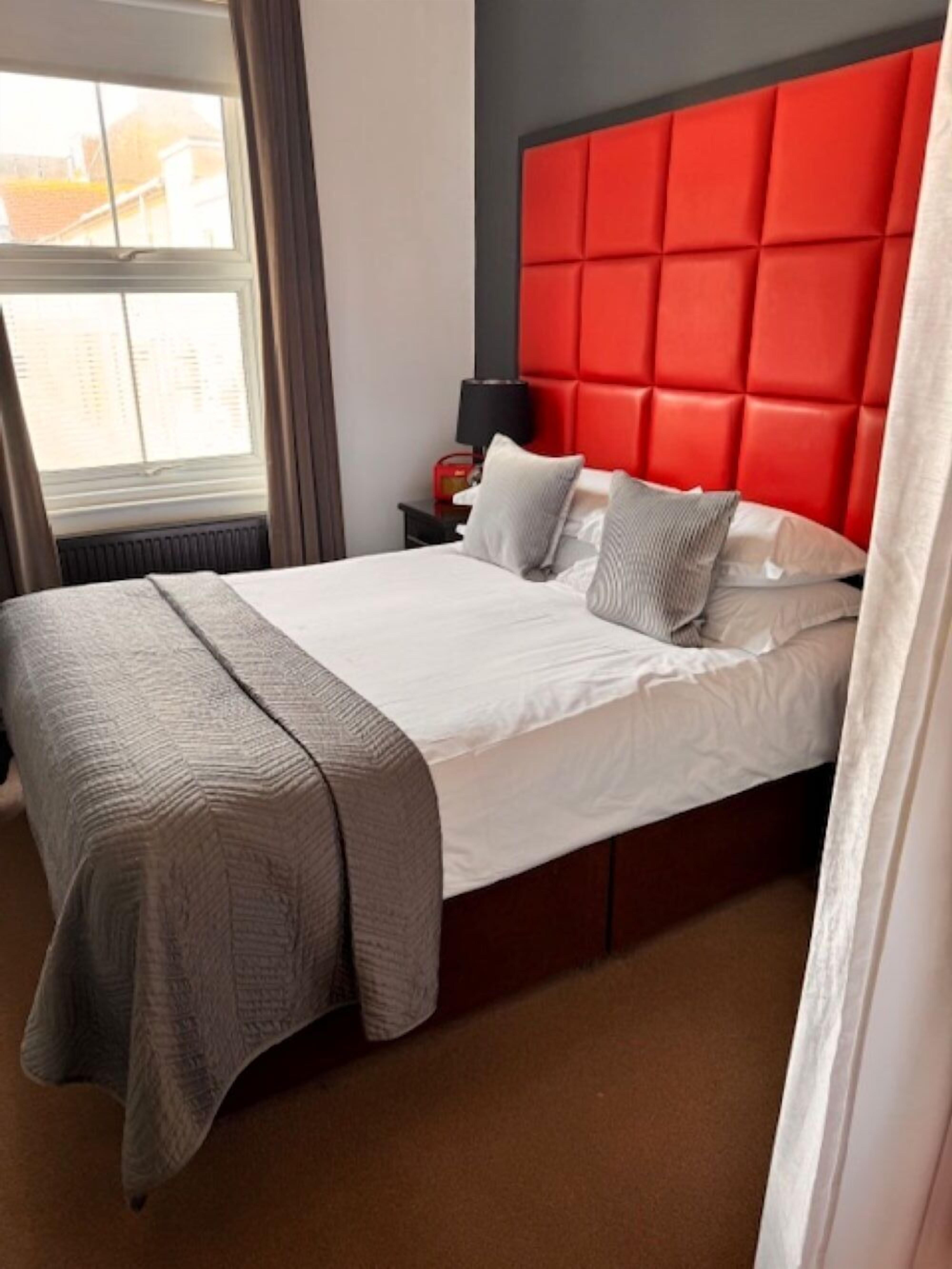 Egyptian cotton sheets, premium bedding, Select Comfort beds, minibar