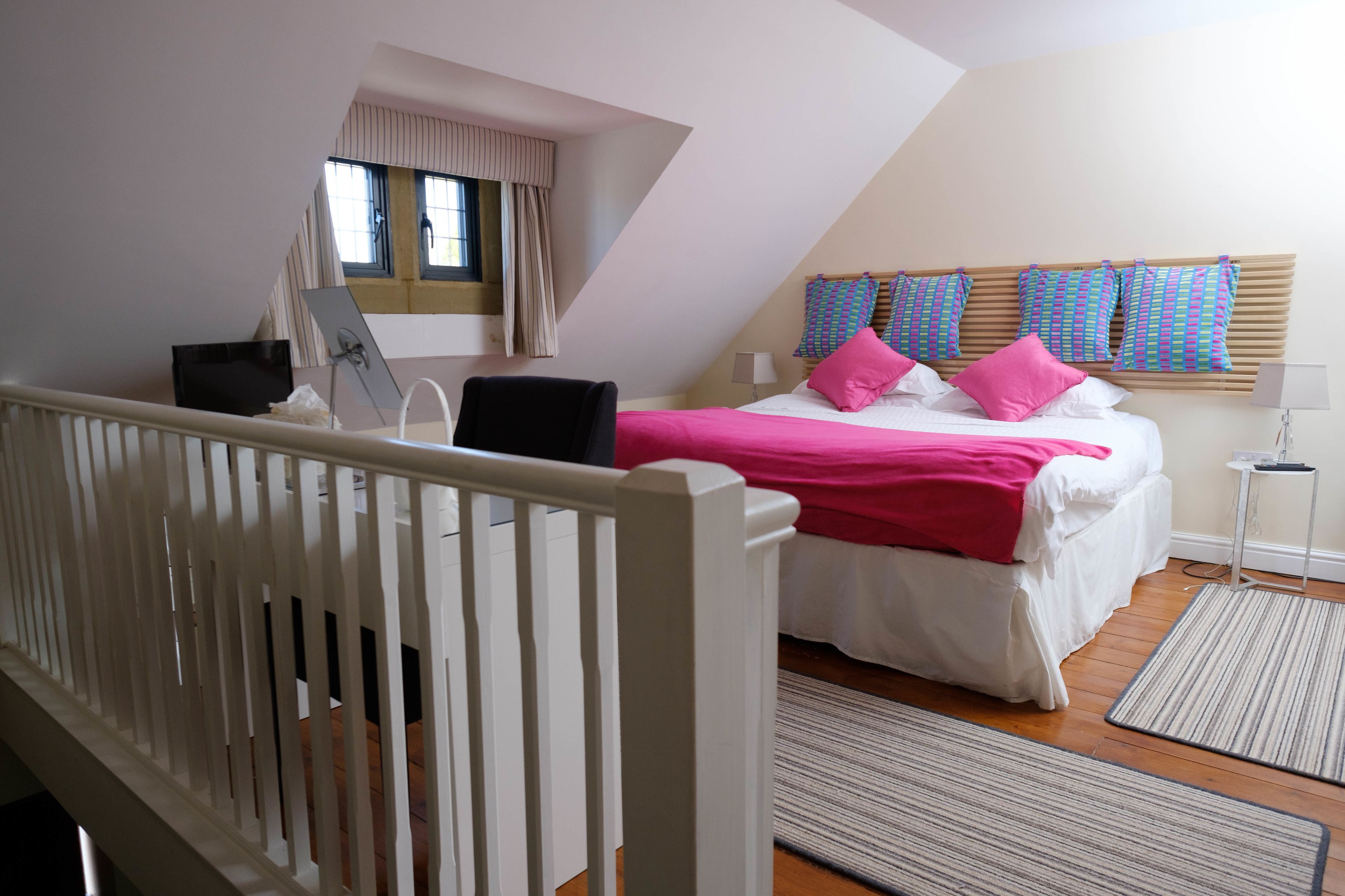 duplex | premium bedding, desk, iron/ironing board, free wifi