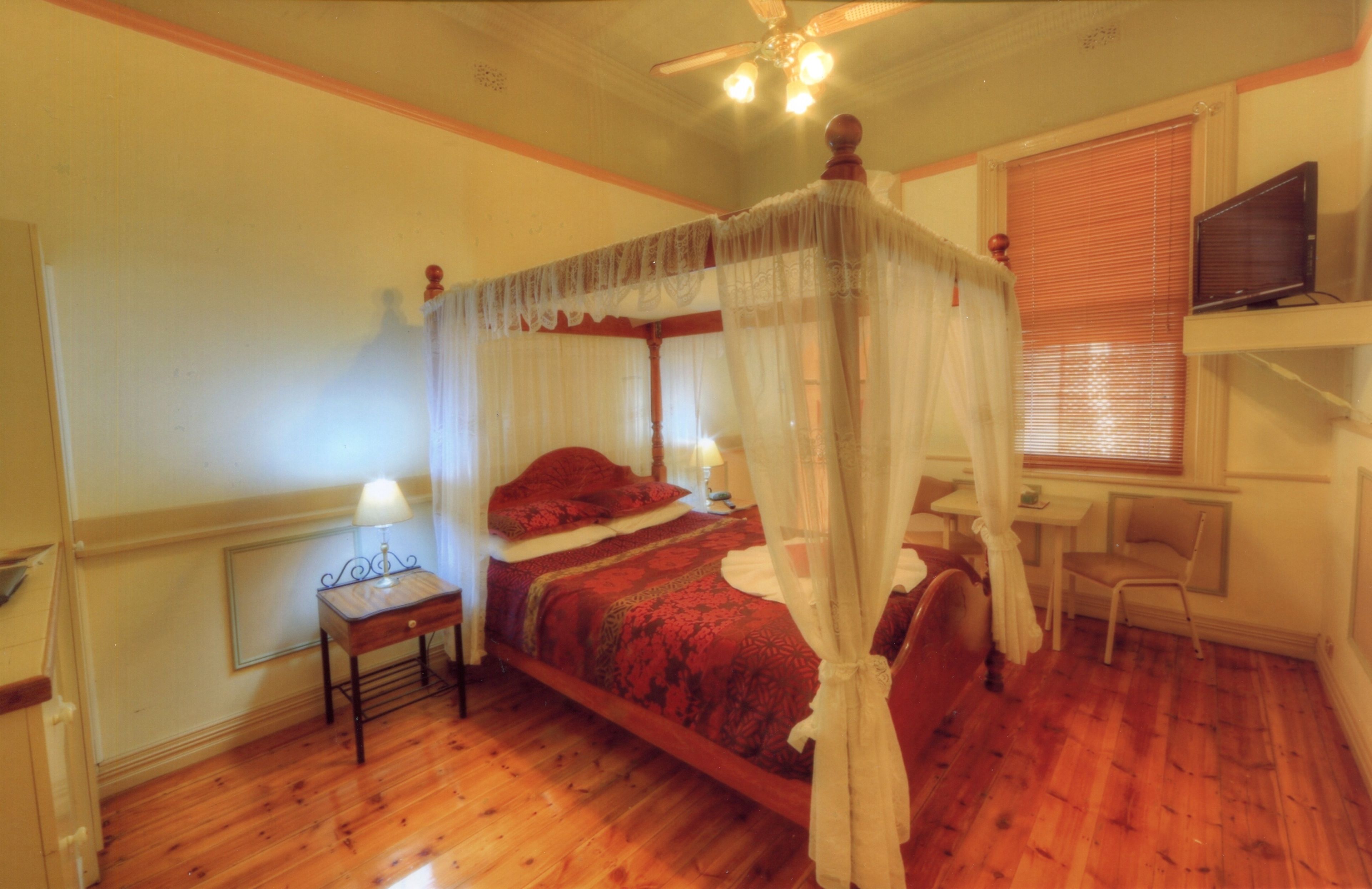 特色客房, 1 張加大雙人床 | 獨特裝潢、書桌、遮光布/窗簾、熨斗/熨衣板