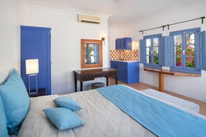 Studio, Jetted Tub | Private kitchenette