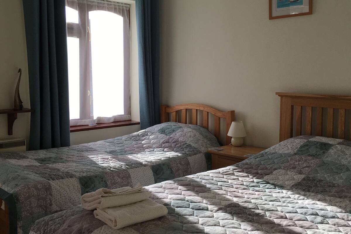 Phòng đôi hoặc 2 giường đơn, phòng tắm riêng
