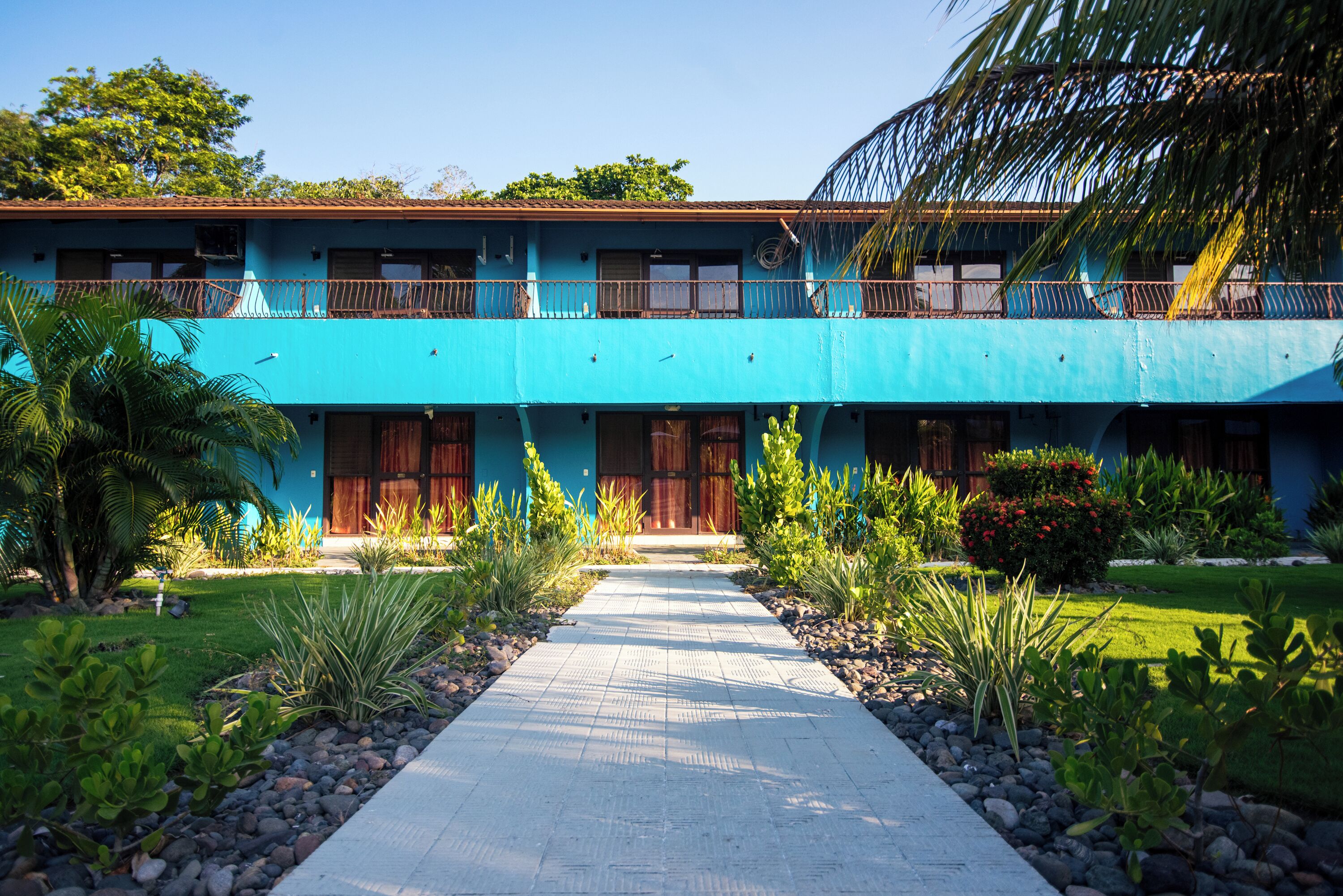 Muebles diferentes, wifi gratis y ropa de cama 