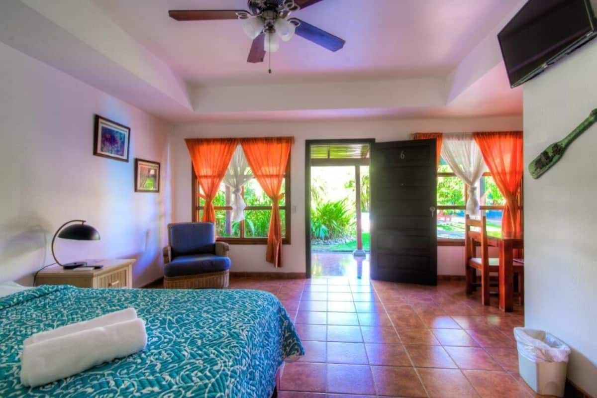 Beach Front 1 King Bed