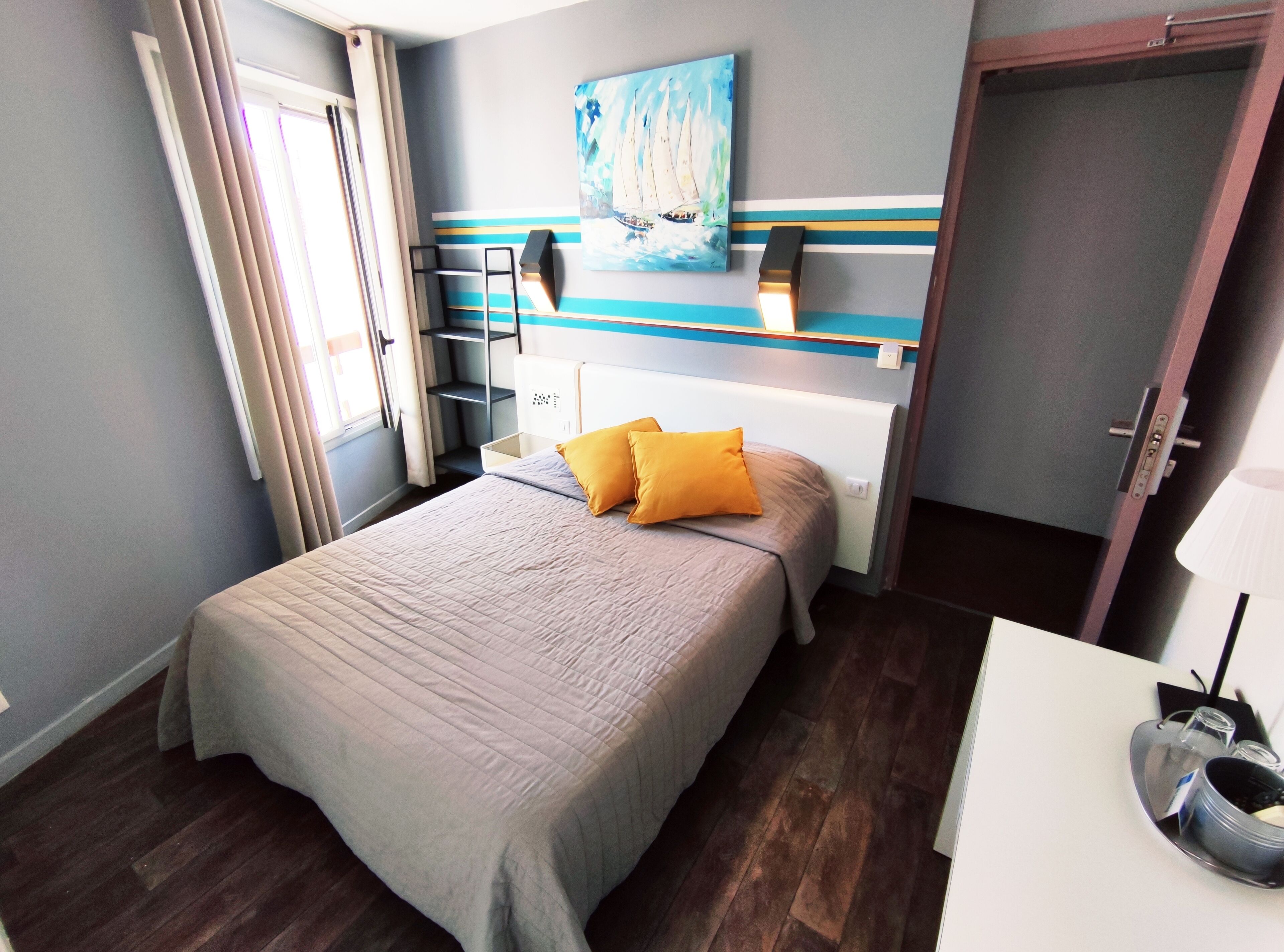 standard double room | desk, blackout curtains, soundproofing, iron/ironing board