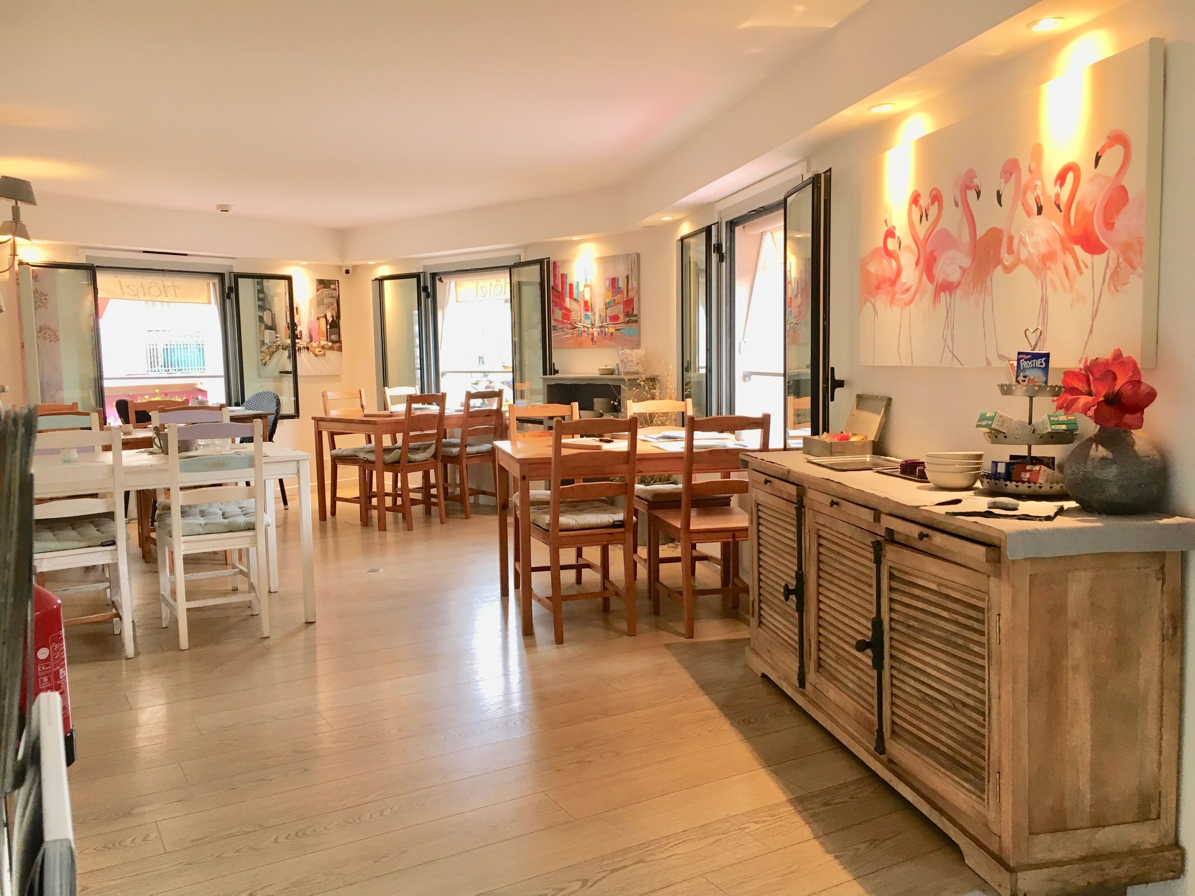 Kontinental frukost varje dag (EUR 9.50 per person)