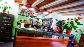 Bar (trong khuôn viên)