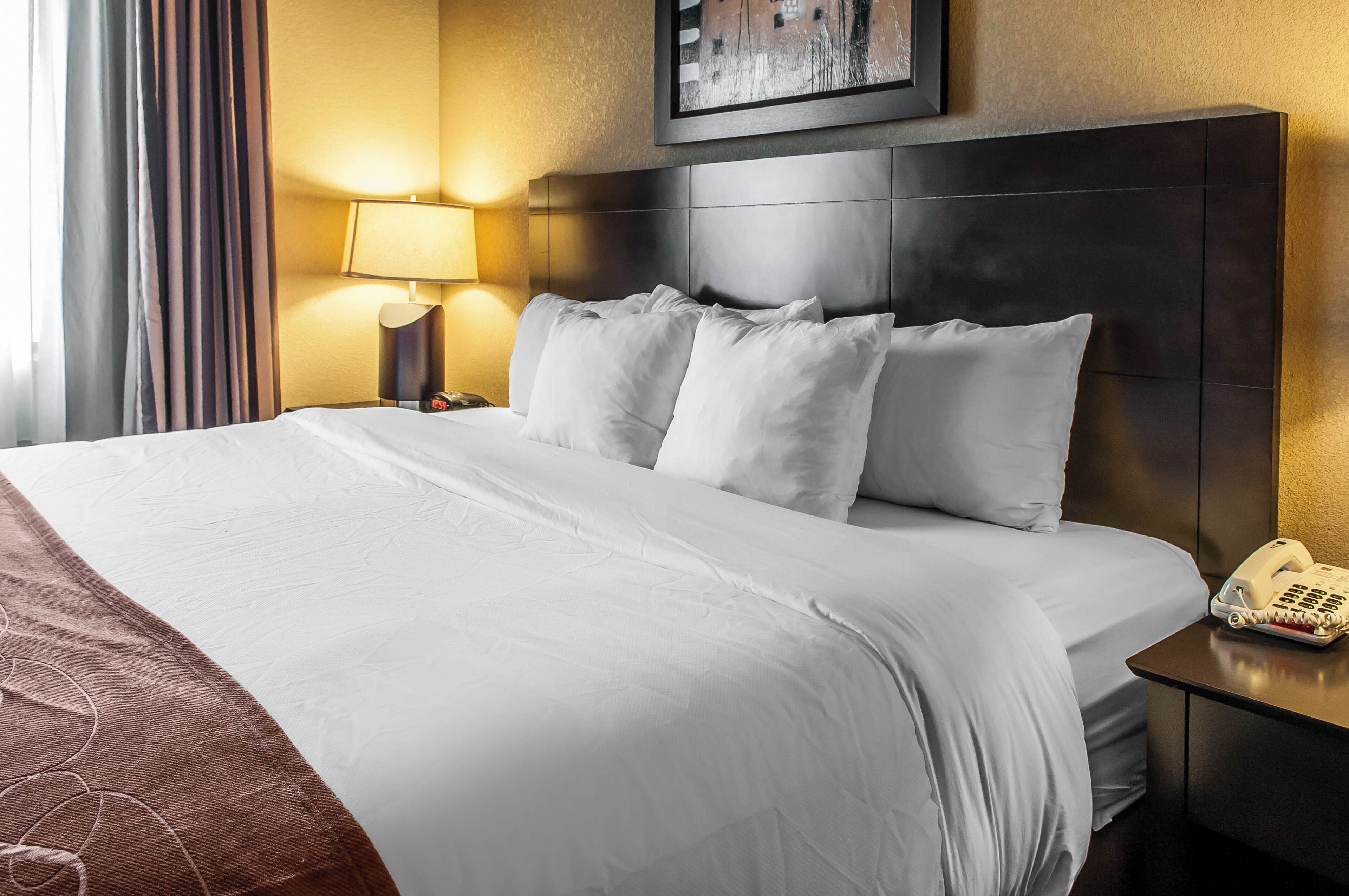 Hochwertige Bettwaren, Pillowtop-Betten, Zimmersafe, Schreibtisch