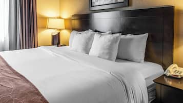 高級寢具、特厚豪華床墊、房內夾萬、書桌