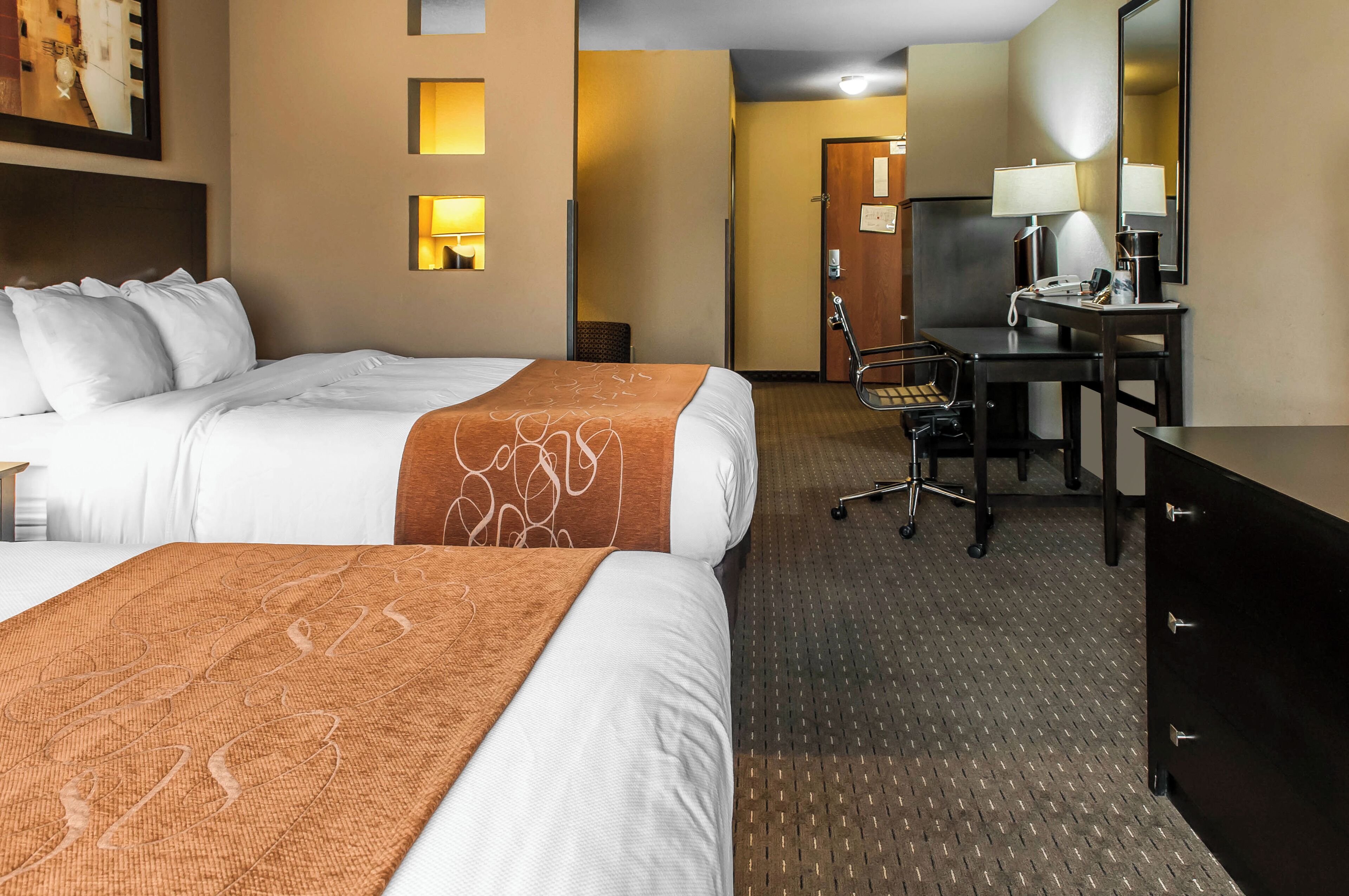 Hochwertige Bettwaren, Pillowtop-Betten, Zimmersafe, Schreibtisch