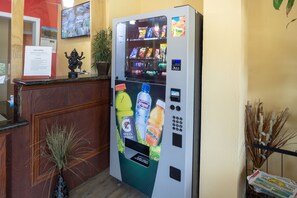 Vending machine - Woodridge Inn and Suites (Miami)
