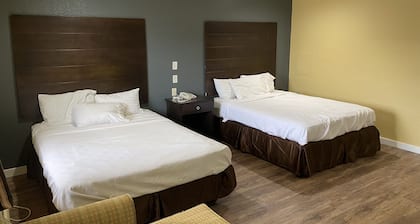 Woodridge Inn and Suites