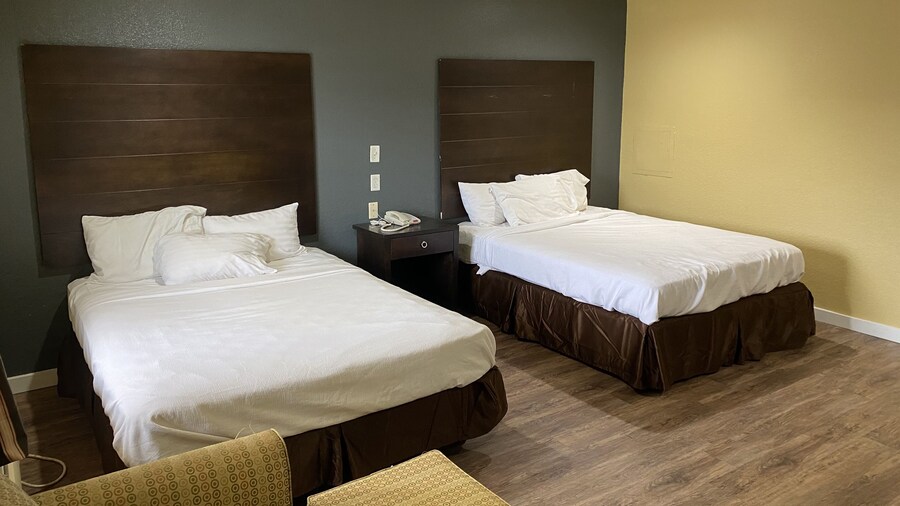 Woodridge Inn and Suites