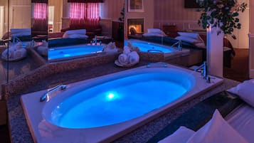 Honeymoon Romantic Suite with Oval Shape Jetted Tub & Fireplace | 1 bedroom, premium bedding, individually furnished, desk