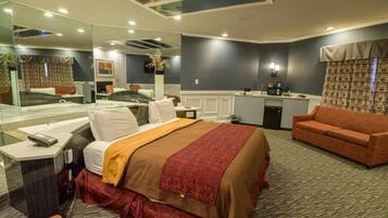 Honeymoon Romantic Suite with Oval Shape Jetted Tub & Fireplace | 1 bedroom, premium bedding, desk, soundproofing