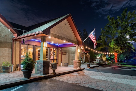 Property entrance. Inn of the Dove Romantic Suites with Jetted Tub & Fireplace