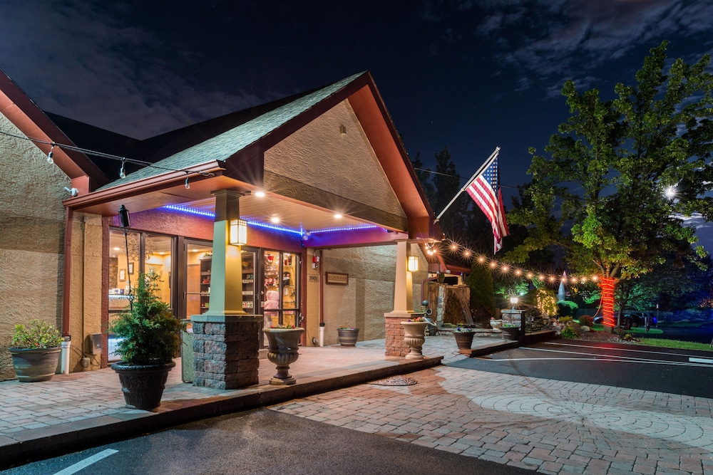 Inn of the Dove at Bensalem-Jacuzzi & Fireplace Suites photo 3