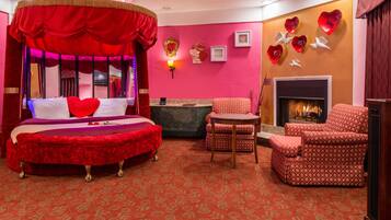 Svit - bubbelbad (Heart Shape Bed & Fireplace) | 1 sovrum, sängtillbehör av högsta kvalitet, unika möbler och skrivbord