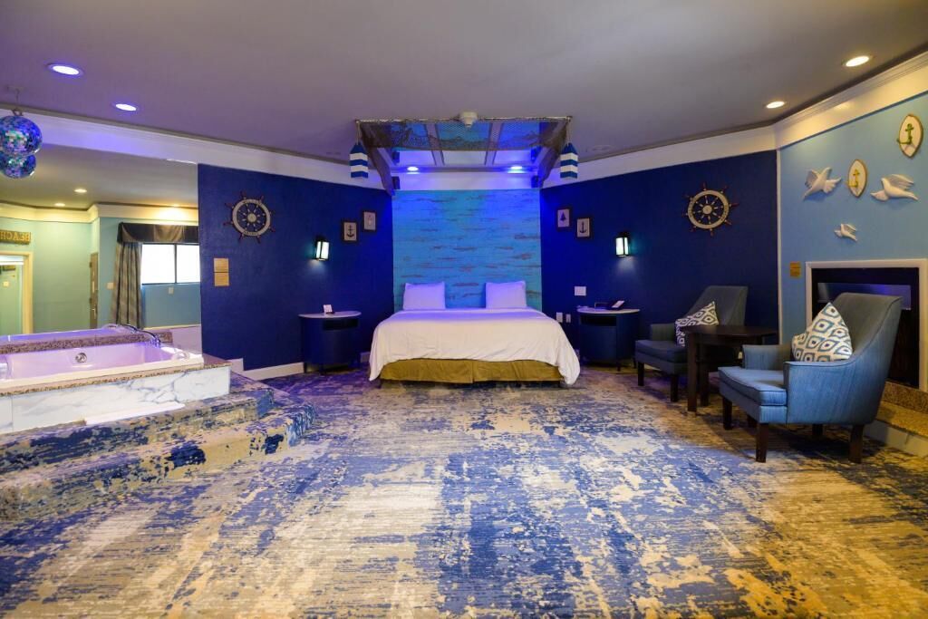 Blue Romantic Theme Suite with Jetted Tub & Fireplace | 1 bedroom, premium bedding, desk, soundproofing