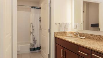 Combinazione doccia/vasca, set di cortesia gratuito, asciugacapelli